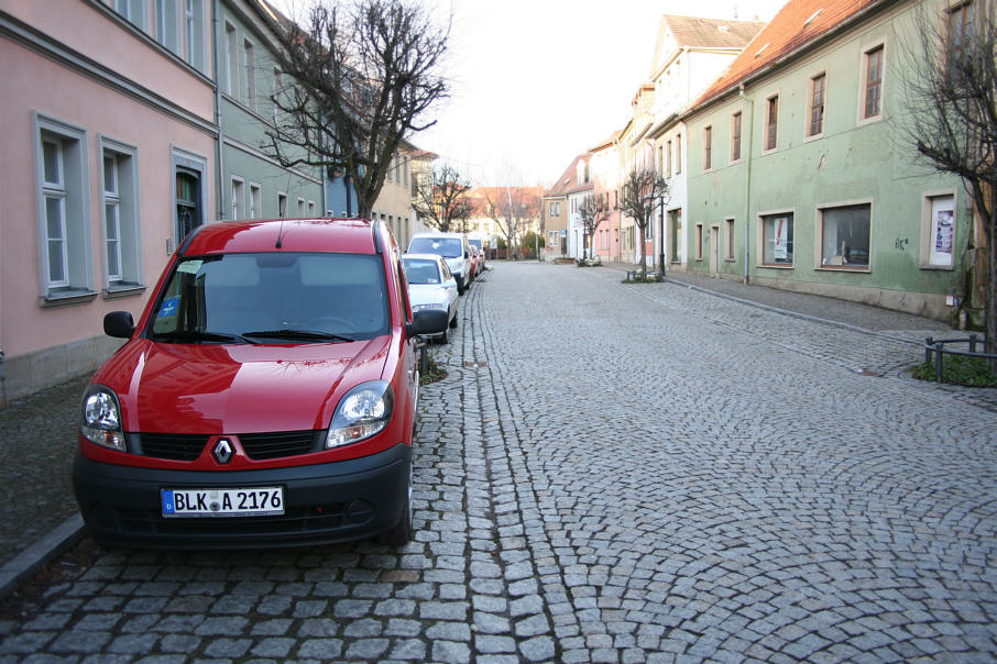 Geschwindigkeitsmessung Naumburg Neustraße in Fahrtrichtung City-Kaufhaus Innenstadt