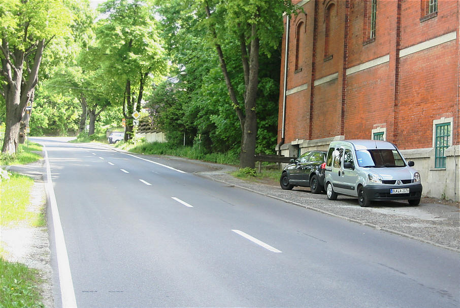 Geschwindigkeitsmessung Naumburg Ortsteil Henne in Höhe des Hotels und Gasthauses "Zur Henne" in Fahrtrichtung Naumburg Innenstadt (L 205)