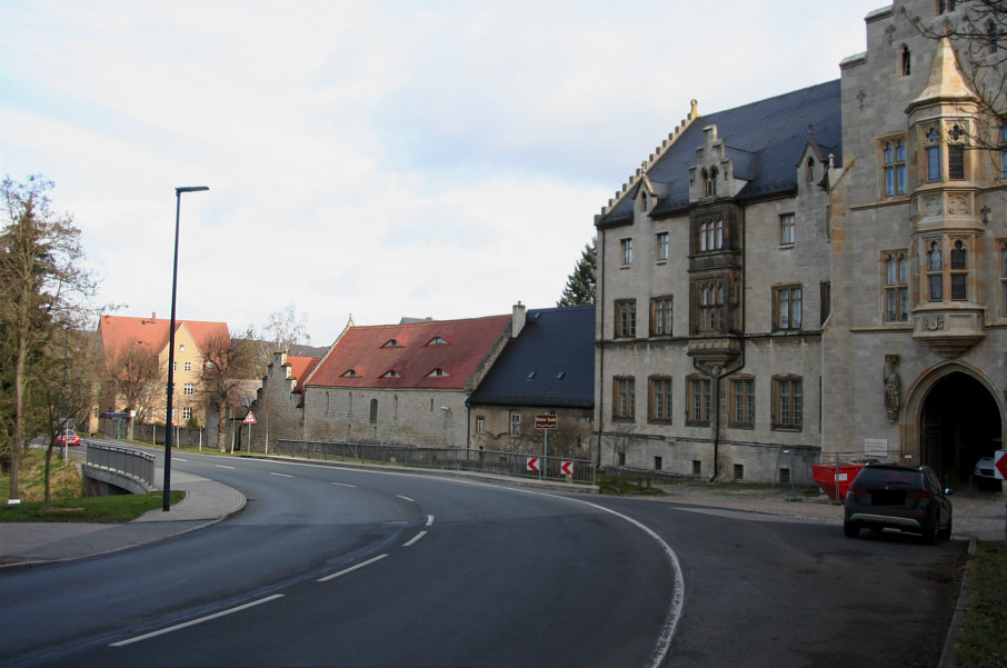 stationäre Geschwindigkeitskontrolle Naumburg Ortsteil Schulpforte Schulstraße; Fahrtrichtung Naumburg