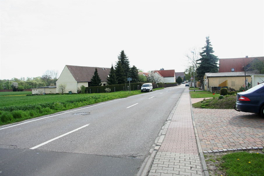 Geschwindigkeitskontrolle Teuchern - Ortsteil Plotha Naumburger Straße (B 87) in Fahrtrichtung Weißenfels, Halle