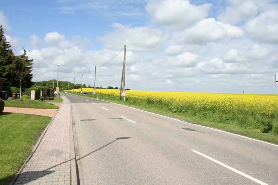 Geschwindigkeitskontrolle Teuchern - Ortsteil Plotha Naumburger Straße (B 87) in Fahrtrichtung Naumburg