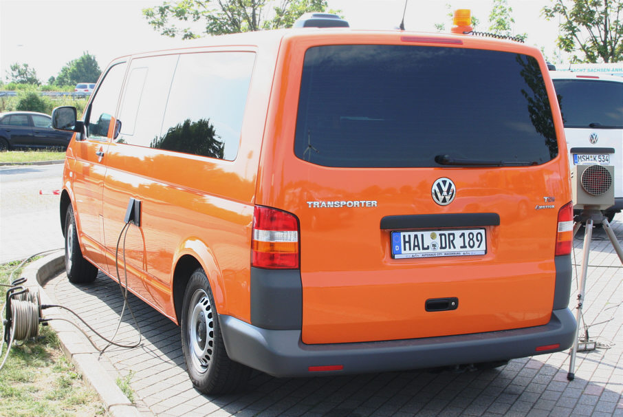 Flitzerblitzer Polizei VW Transporter Kennzeichen HAL-DR 189