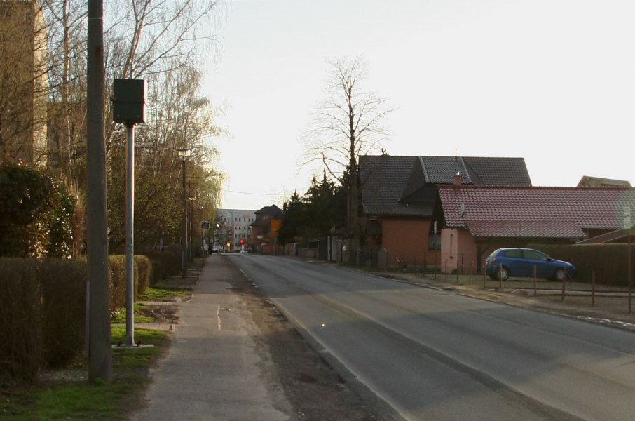 Geschwindigkeitsmessung Weißenfels Starenkästen, Attrappe Burgwerbener Straße in Fahrtrichtung Großkorbetha