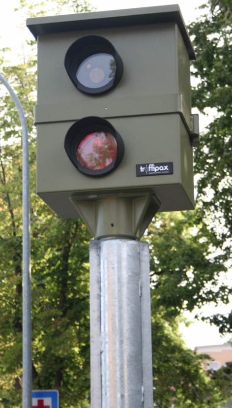 Traffiphot-S, Robot, Monheim, Jenoptik, Jena, stationäre Geschwindigkeitsmessanlage, Blitzer, Starenkasten