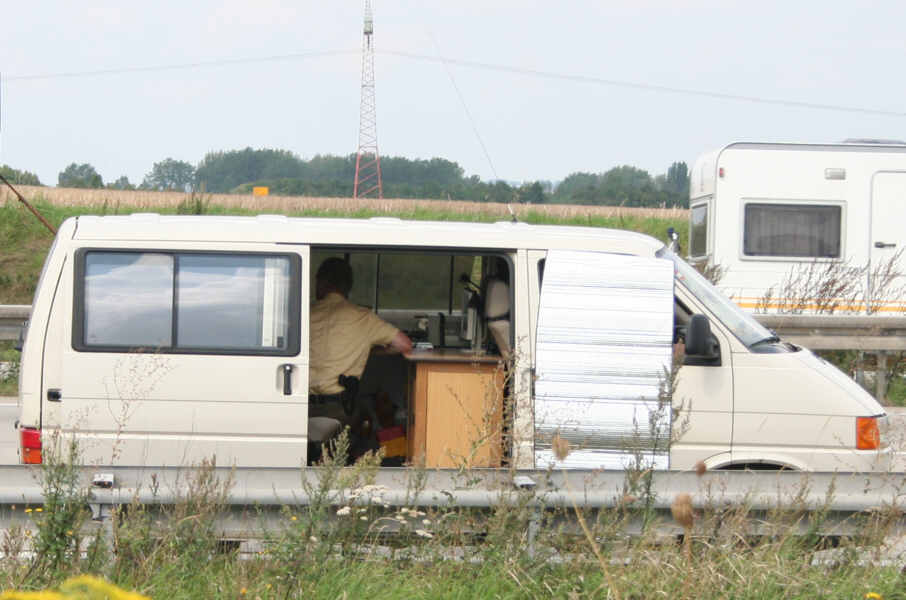 Blitzer VW Transporter Kennzeichen MQ-3539, Polizei