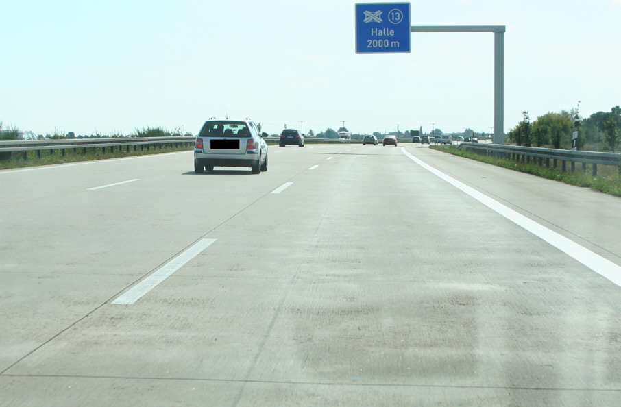 Geschwindigkeitskontrolle auf der BAB 9 im Kreuz Halle in der Abfahrt nach Halle, Brehna, Landsberg