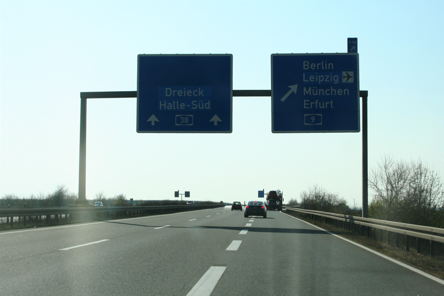 Geschwindigkeitskontrolle Kreuz Rippachtal in der Überfahrt von der BAB 38 auf die BAB 9 in Fahrtrichtung München