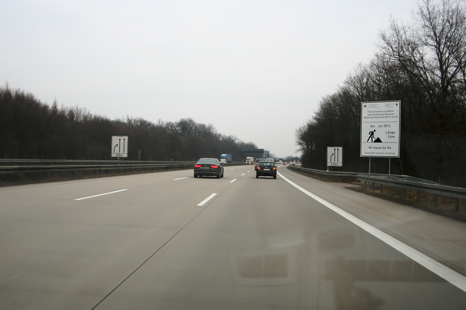 Geschwindigkeitskontrolle BAB 9 zwischen Vockerrode und Coswig kurz nach der Elbebrücke in Fahrtrichtung Berlin