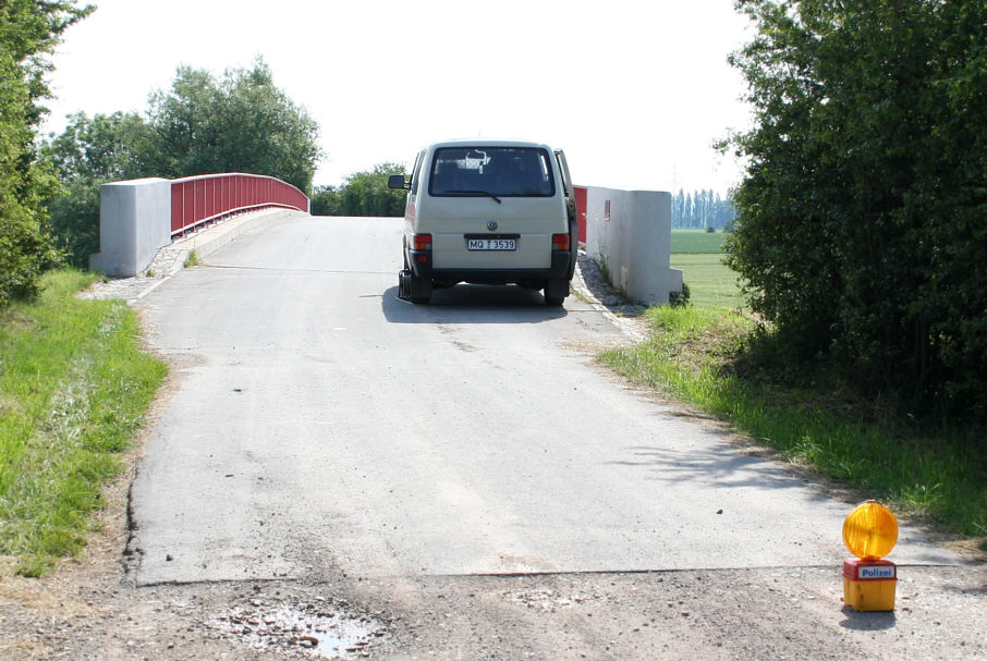 Flitzerblitzer, Polizei, VW Transporter, Kennzeichen MQ-3539