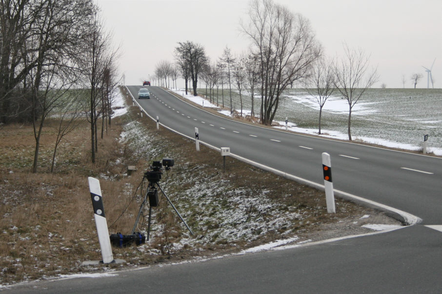 Blitzer B 180 zwischen Döschwitz und Meineweh Ortsteil Oberkaka an der Abfahrt nach Meineweh am Rastplatz, Imbiss