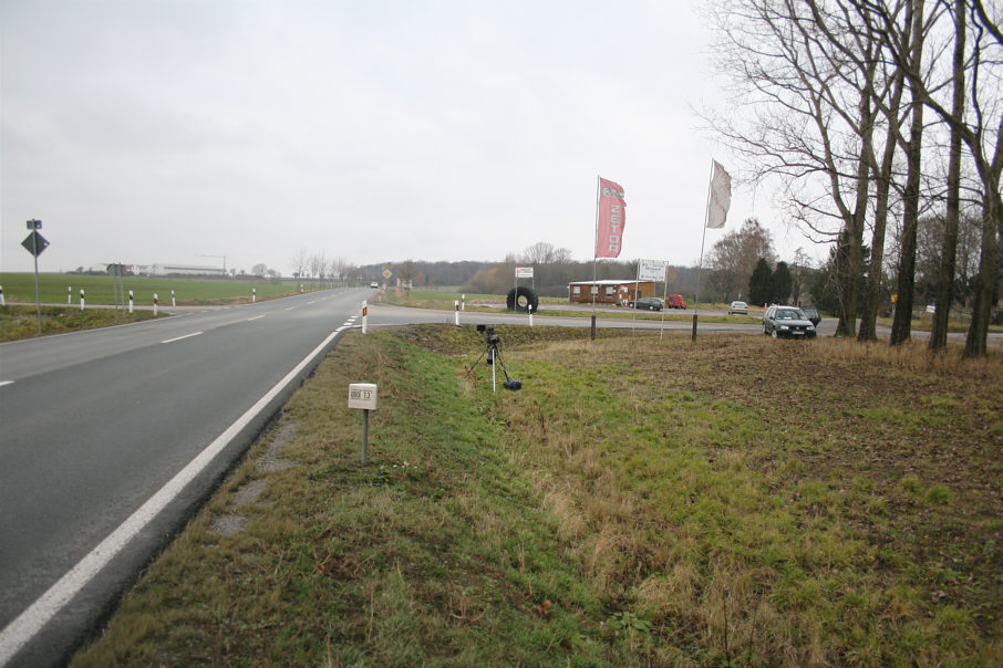 Geschwindigkeitskontrolle B 180 zwischen Döschwitz und Meineweh Ortsteil Oberkaka an der Abfahrt nach Meineweh am Rastplatz, Imbiss