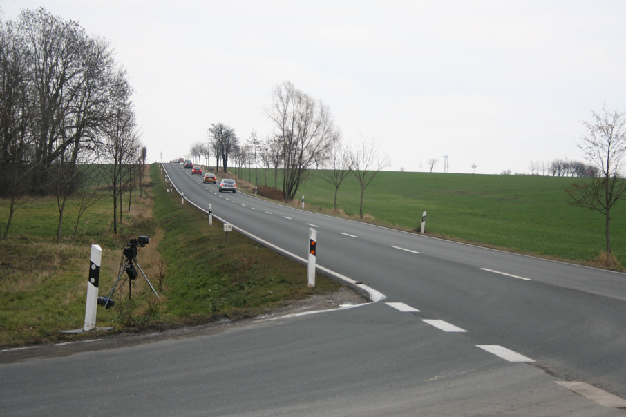 Blitzer B 180 zwischen Döschwitz und Meineweh Ortsteil Oberkaka an der Abfahrt nach Meineweh am Rastplatz, Imbiss