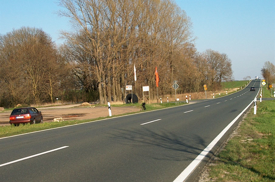 Blitzer B 180 zwischen Döschwitz und Meineweh Ortsteil Oberkaka an der Abfahrt nach Meineweh am Rastplatz, Imbiss