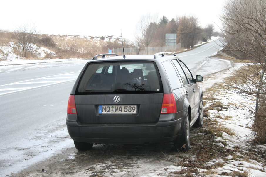 Blitzer Polizei VW Golf, Kennzeichen MQ-WA 589