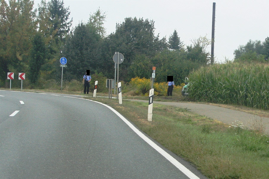 Geschwindigkeitsmessung B 180 zwischen Zeitz und Kretzschau kurz vor dem Ortseingang Kretzschau