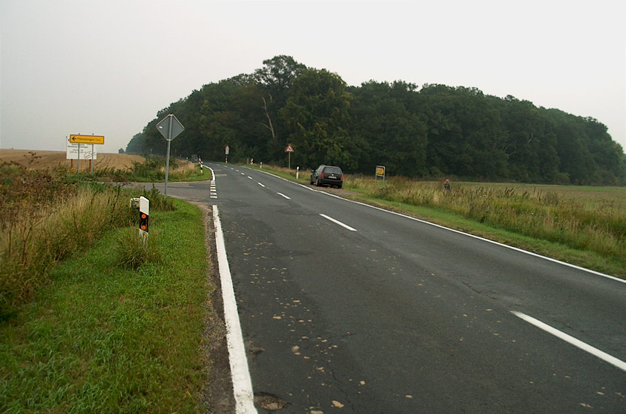 Geschwindigekeitskontrolle B 88 zwischen Naumburg und und Naumburg Ortsteil Neuflemmingen an der Abfahrt zum Ortsteil Flemmingen