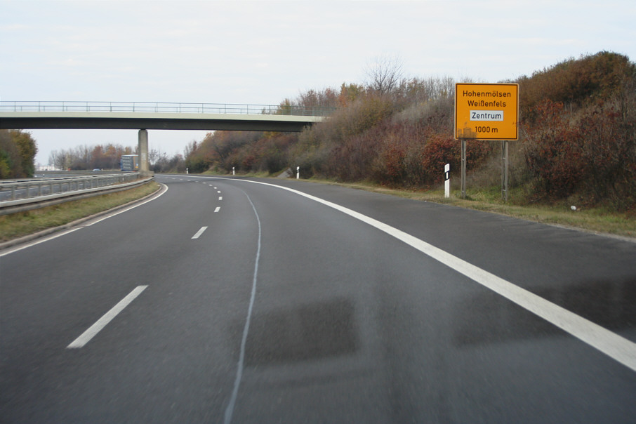 Geschwindigkeitskontrolle B 91 Ortsumgehung Weißenfels Richtung Merseburg, Halle kurz vor der Abfahrt Borau, Weißenfels Zentrum