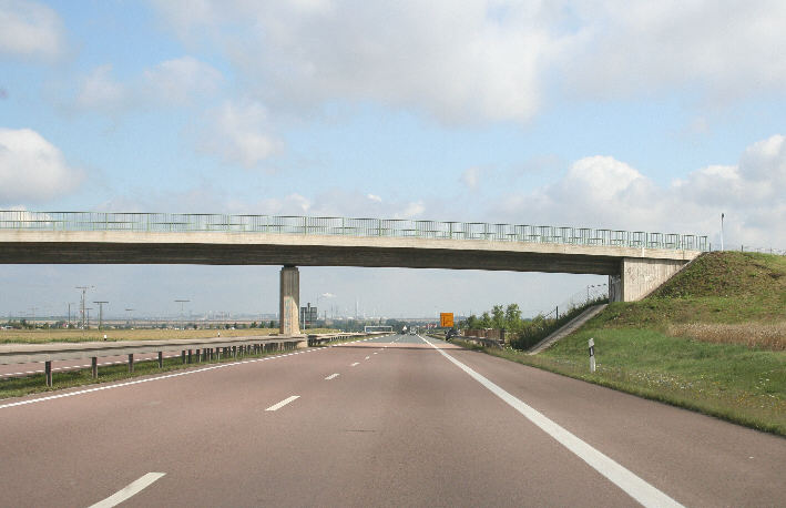 Geschwindigkeitsmessung B 91 Ortsumgehung Weißenfels Richtung Merseburg, Halle kurz nach der Auffahrt Borau, Weißenfels Zentrum