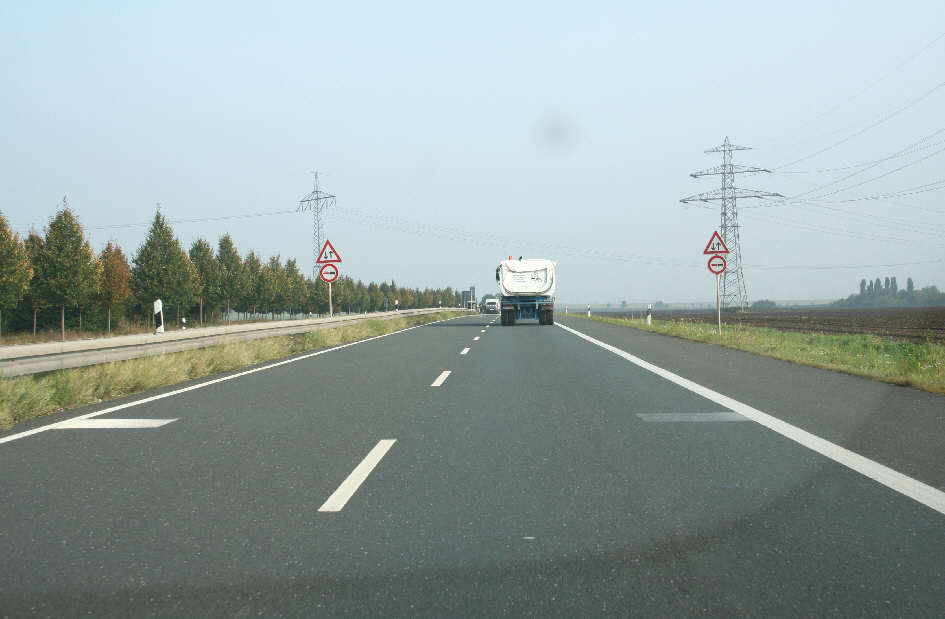 Geschwindigkeitskontrolle B 91 am Ende der Ortsumgehung Weißenfels Richtung Merseburg, Halle