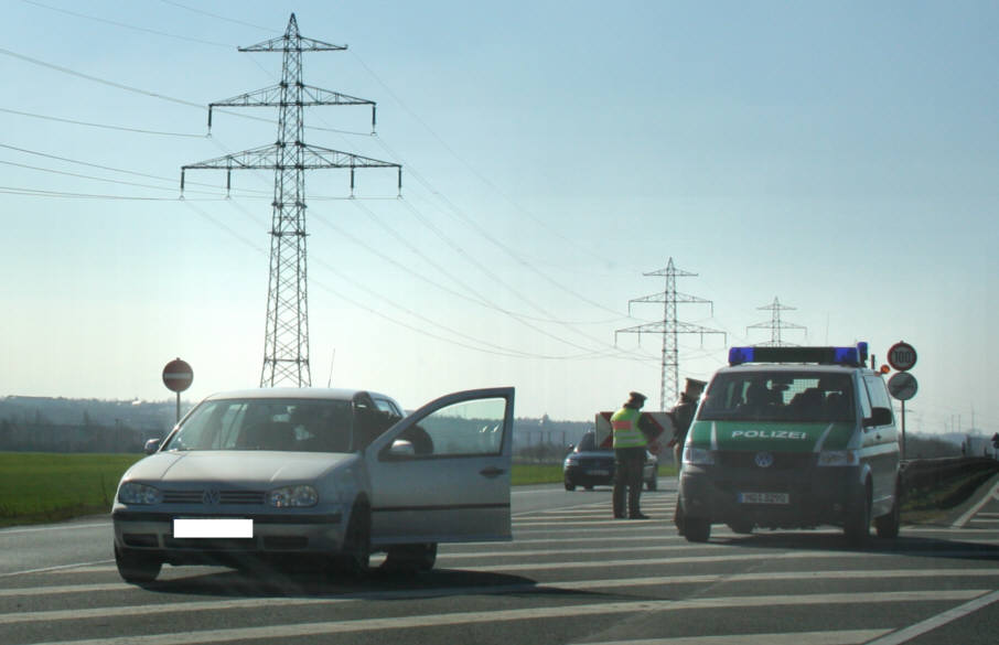 Geschwindigkeitskontrolle B 91 am Ende der Ortsumgehung Weißenfels Richtung Merseburg, Halle