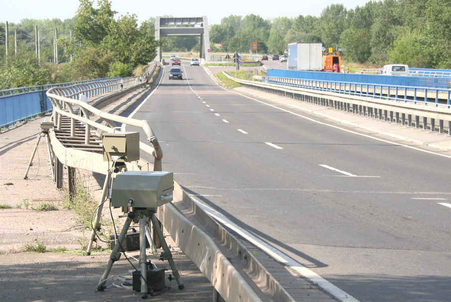 Geschwindigkeitsmessung B 91 zwischen Merseburg und Halle kurz nach der Saalebrücke