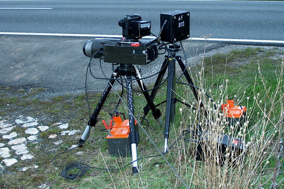 Radar Multanova VR 6F als Stativaufbau Seitenansicht