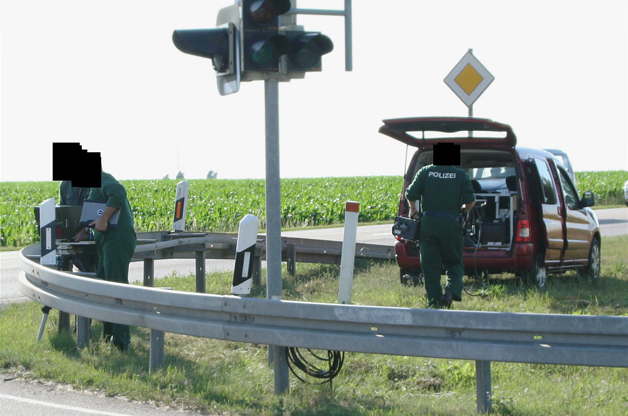 Blitzer Polizei Citroen Berlingo, Kennzeichen ABI-MT 532