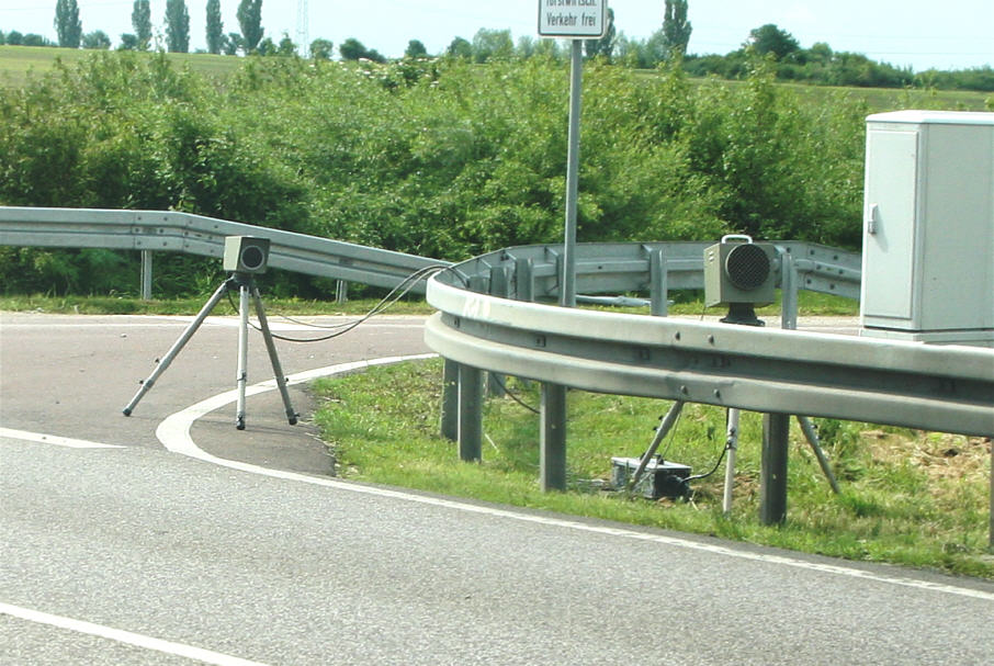 Flitzerblitzer B 91 zwischen Weißenfels und Deuben am Ende der Ortsumgehung am Abzweig nach Hohenmölsen