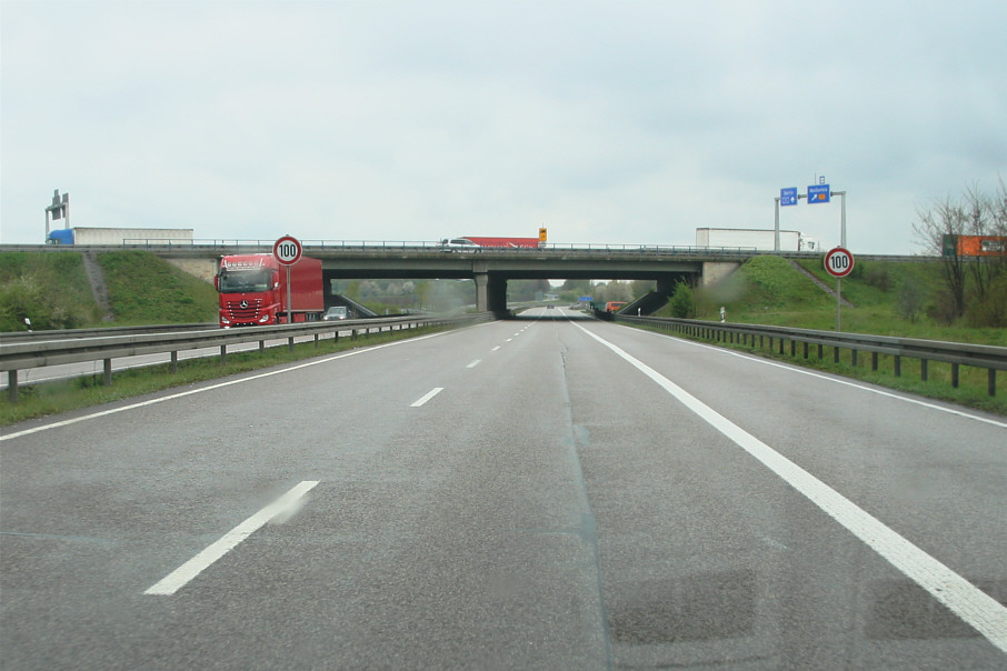 Geschwindigkeitsmessung B 91 zwischen Deuben und Weißenfels direkt unterhalb der Autobahn 9 (A 9, BAB 9) zwischen der Auffahrt in Richtung Berlin und München in Fahrtrichtung Merseburg, Halle