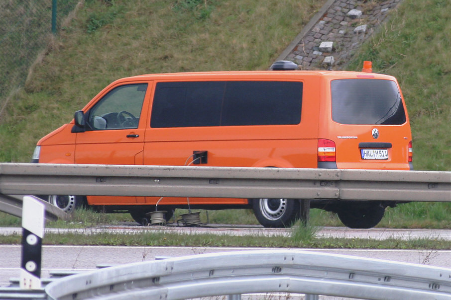 Flitzerblitzer, Polizei, oranger VW Transporter, Kennzeichen, HAL-M 514