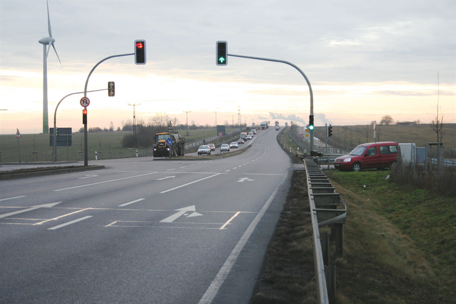 Geschwindigkeitskontrolle B 91 zwischen Weißenfels und Deuben am Ende der Ortsumgehung am Abzweig nach Hohenmölsen
