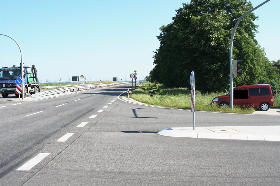 Geschwindigkeitskontrolle B 91 zwischen Weißenfels und Merseburg an der Abfahrt Bäumchen