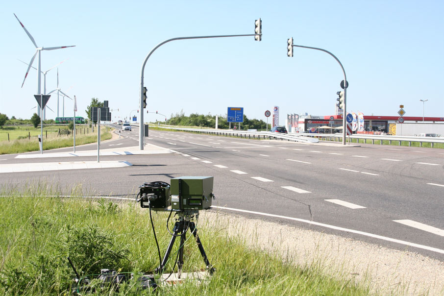 Geschwindigkeitskontrolle B 91 zwischen Weißenfels und Merseburg an der Abfahrt Bäumchen