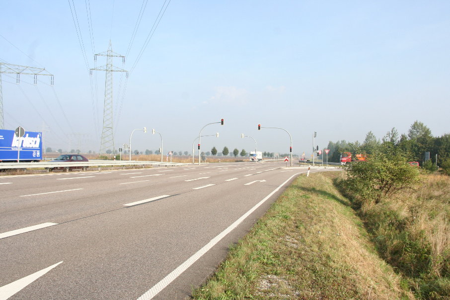 Geschwindigkeitskontrolle B 91 zwischen Weißenfels und Merseburg nach der Abfahrt Bäumchen am Abzweig Leuna