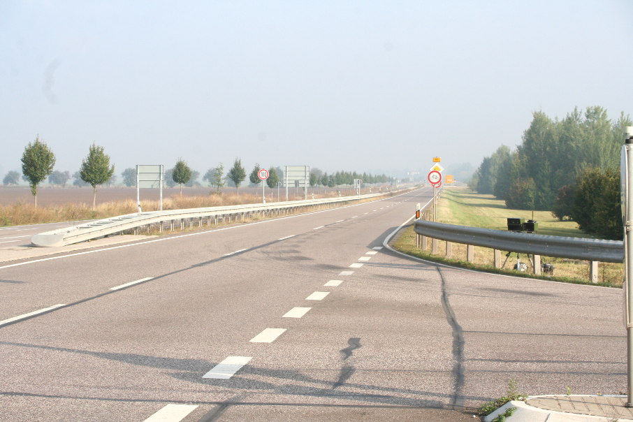 Geschwindigkeitsmessung B 91 zwischen Weißenfels und Merseburg nach der Abfahrt Bäumchen am Abzweig Leuna