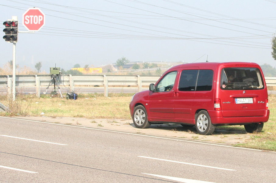 Flitzerblitzer, Polizei, dunkelrot, Transporter, Citroen, Citroen Berlingo, Berlingo, Kennzeichen, HAL-T 389