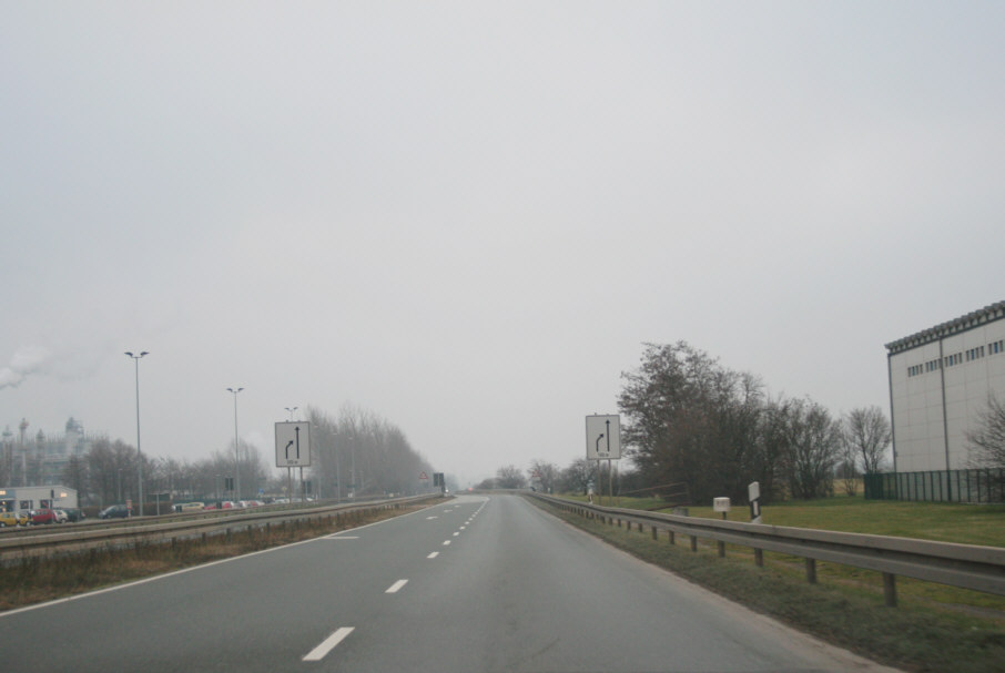 Geschwindigkeitskontrolle B 91 zwischen Weißenfels und Merseburg kurz nach der Abfahrt zum Industriepark Leuna