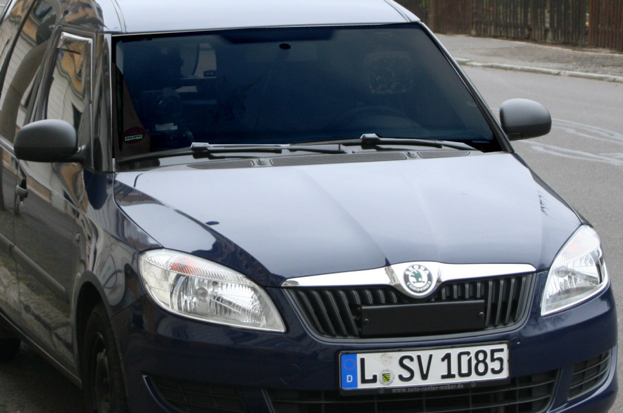 Radar Blitzer Traffipax Speedophot Messung aus Fahrzeugfront und Stoßstange