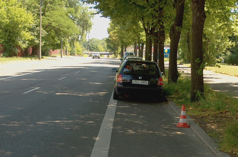 Blitzer hält Parkplatz mit Lübecker Hütchen frei