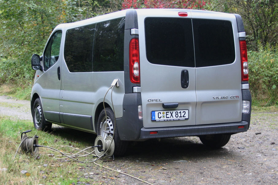 Flitzerblitzer, Polizei Sachsen, silberner Opel Vivaro CDTI, Kennzeichen C-EX 812, Blitzer Messwagen