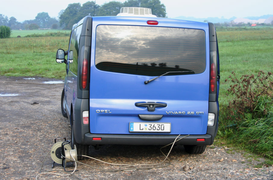 Flitzerblitzer, Polizei, Opel Vivaro, Kennzeichen L-3630