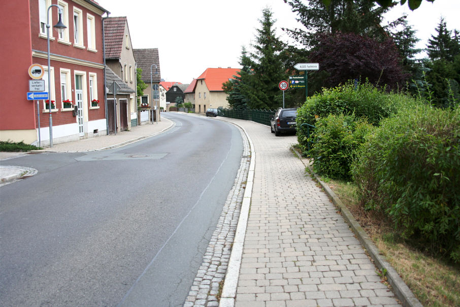 Geschwindigkeitsmessung Bad Klosterlausnitz Jenaer Straße stadteinwärts kurz nach der Kurklinik