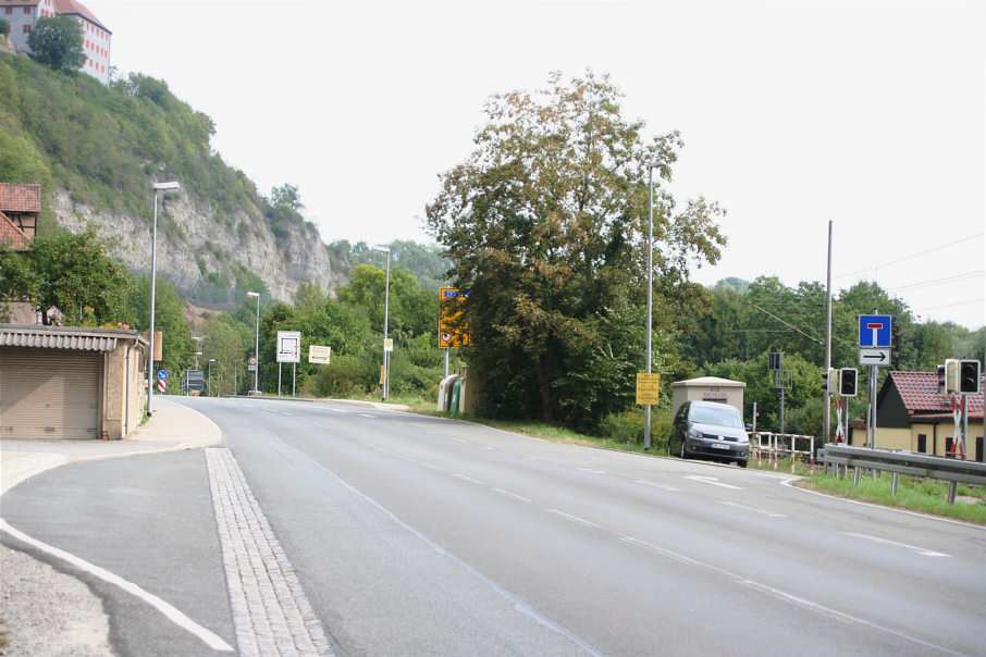 Geschwindigkeitsmessung Dornburg - Jenaer Straße in Fahrtrichtung Camburg, Naumburg (B 88)