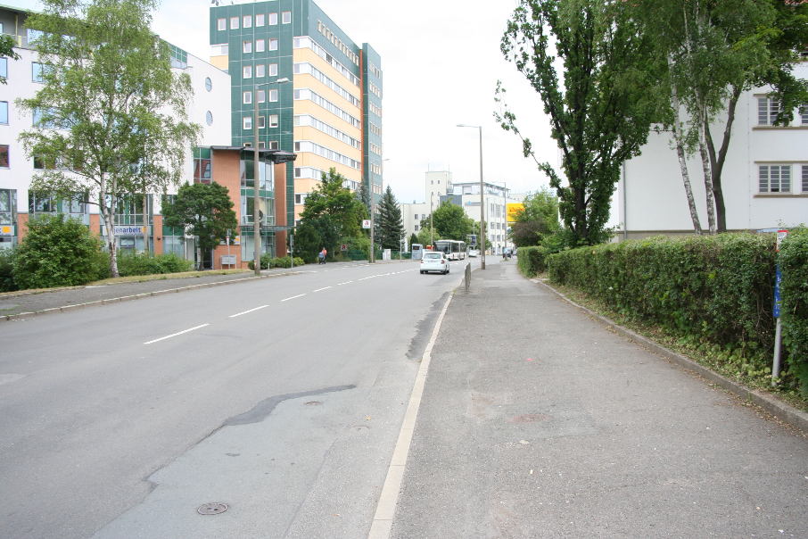 Geschwindigkeitsmessung Jena Tatzendpromenade am Berthold-Koch-Platz in Höhe Jenaplan-Schule in Fahrtrichtung stadtauswärts