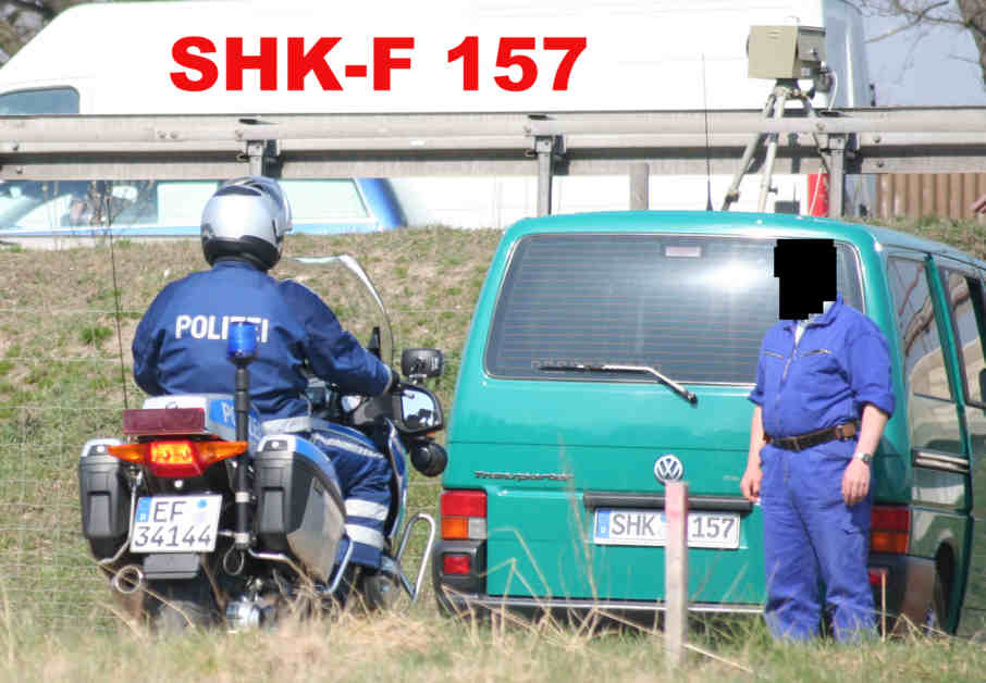 Flitzerblitzer Polizei VW Transporter Kennzeichen SHK-F 157