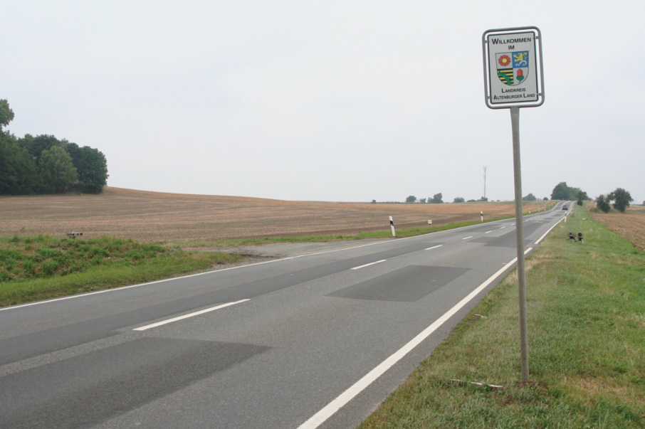 Geschwindigkeitkontrolle B 180 zwischen Meuselwitz und Zeitz kurz vor dem Hopfenfeld und Landesgrenze zu Sachsen-Anhalt