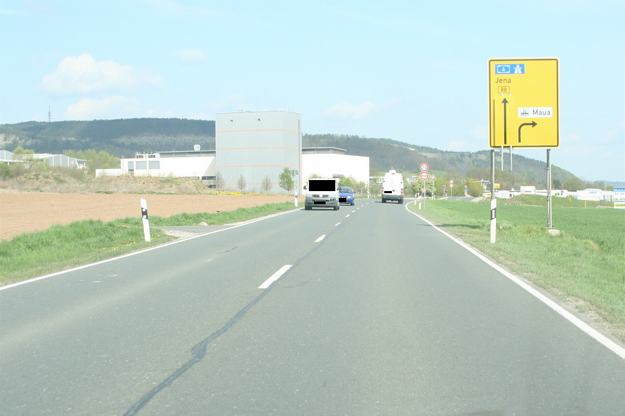 Geschwindigkeitskontrolle B 88 zwischen Rothenstein und Jena kurz nach der Abfahrt zum Gewerbegebiet Maua in Fahrtrichtung Jena, Maua