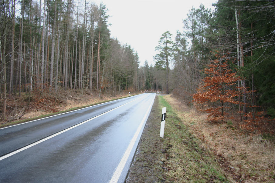 Geschwindigkeitskontrolle Landesstraße 1073 (L 1073) zwischen Bad Klosterlausnitz und Eisenberg im Wald im 60er-Bereich