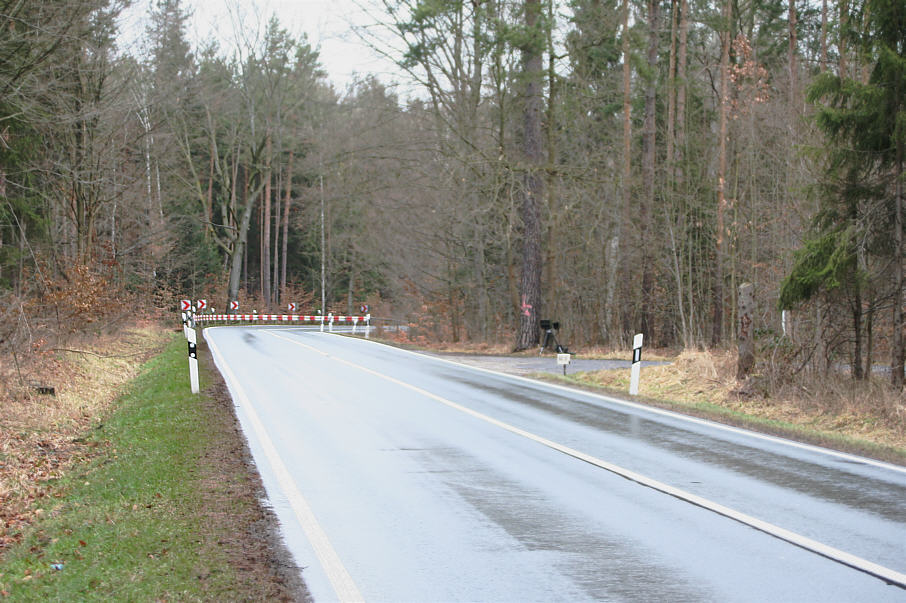 Geschwindigkeitsmessung Landesstraße 1073 (L 1073) zwischen Bad Klosterlausnitz und Eisenberg im Wald im 60er-Bereich