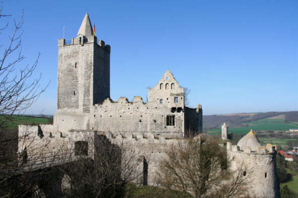 Blick auf die noch als Ruine erhalten gebliebene Kernburg der Rudelsburg